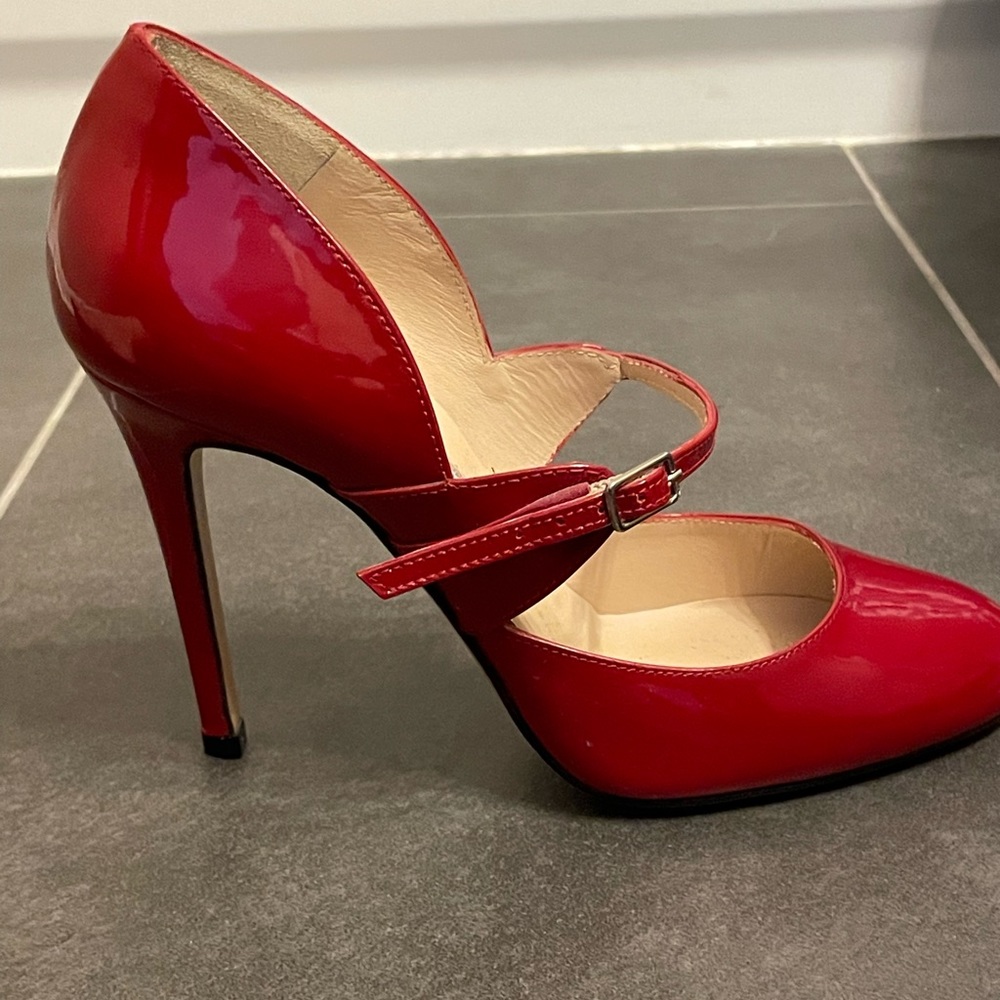 Charles David red patent mary-Jane heal size 5.5.